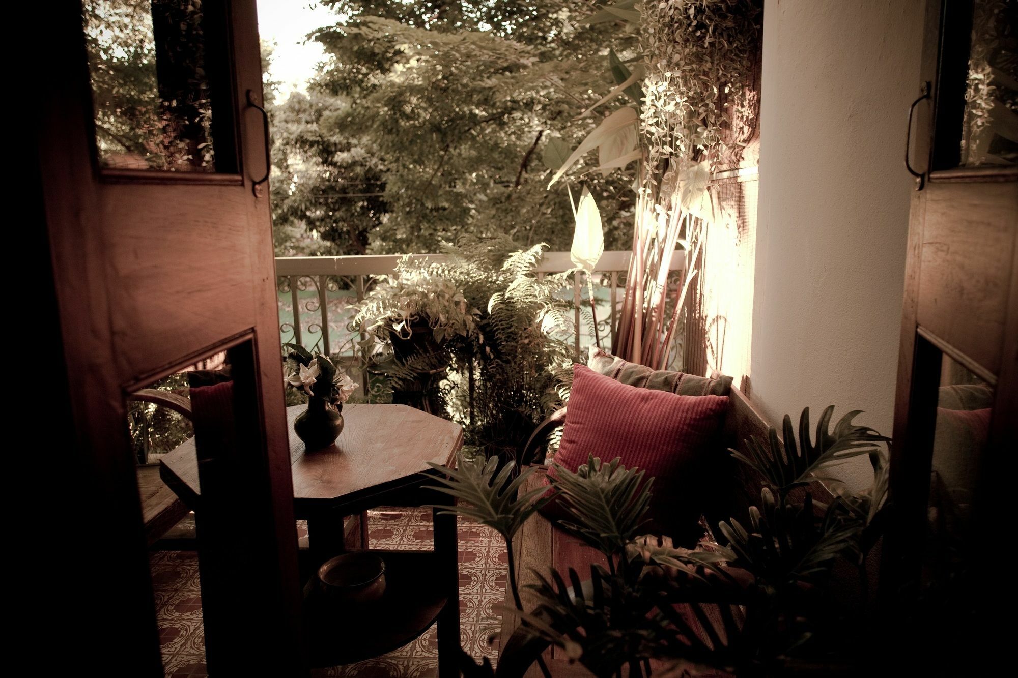 The Asadang Bed And Breakfast Bangkok Bagian luar foto